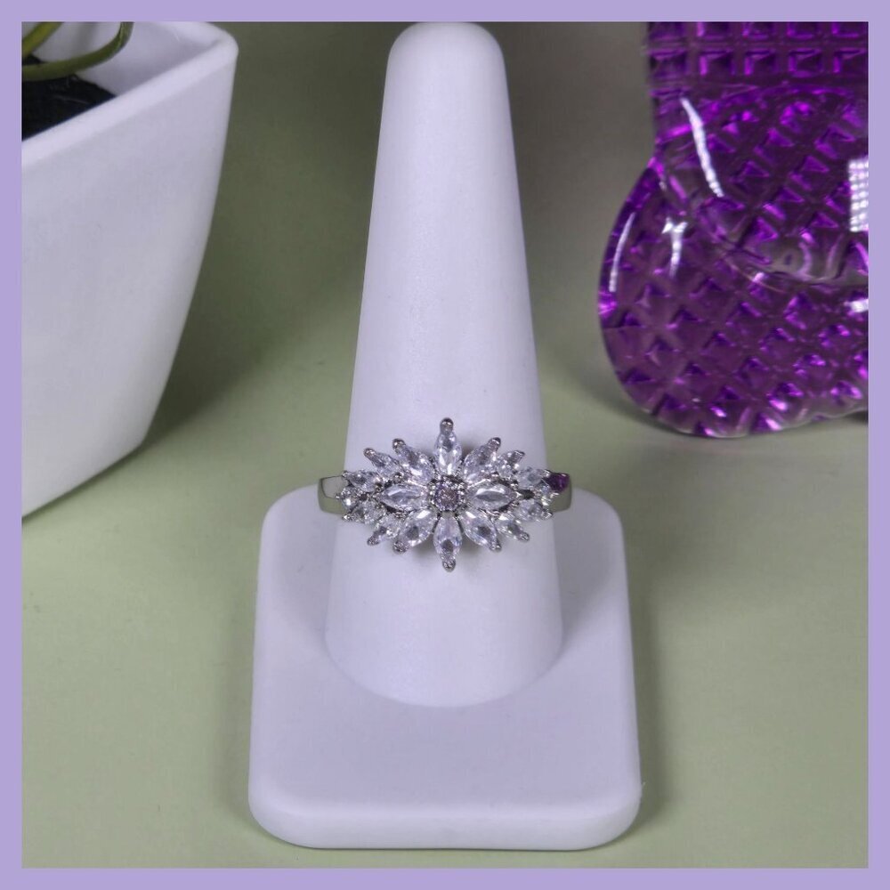 Marquise-Cut Cluster Ring With‎ Sparkling CZ Stones Size 10 (NWOT)